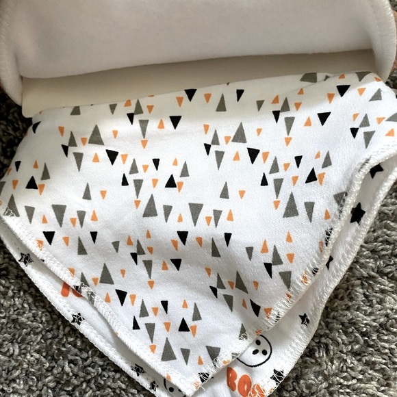 🎃🕷 (8) Spooky Halloween Baby Drool Bibs Lot - Picture 4 of 6